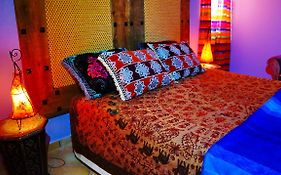 Inn Seventies Cheap & Chic Two
